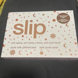 WHITE QUEEN ZIPPERED SILK PILLOWCASE